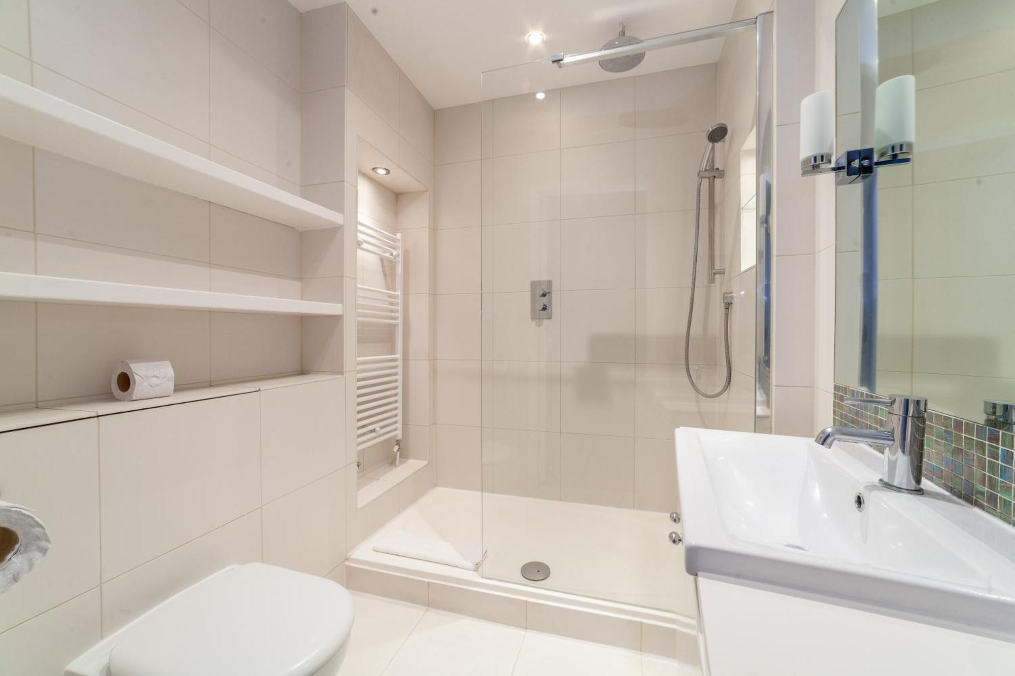 Elegance & Chic Design - 2-Bedroom Haven Λονδίνο Εξωτερικό φωτογραφία