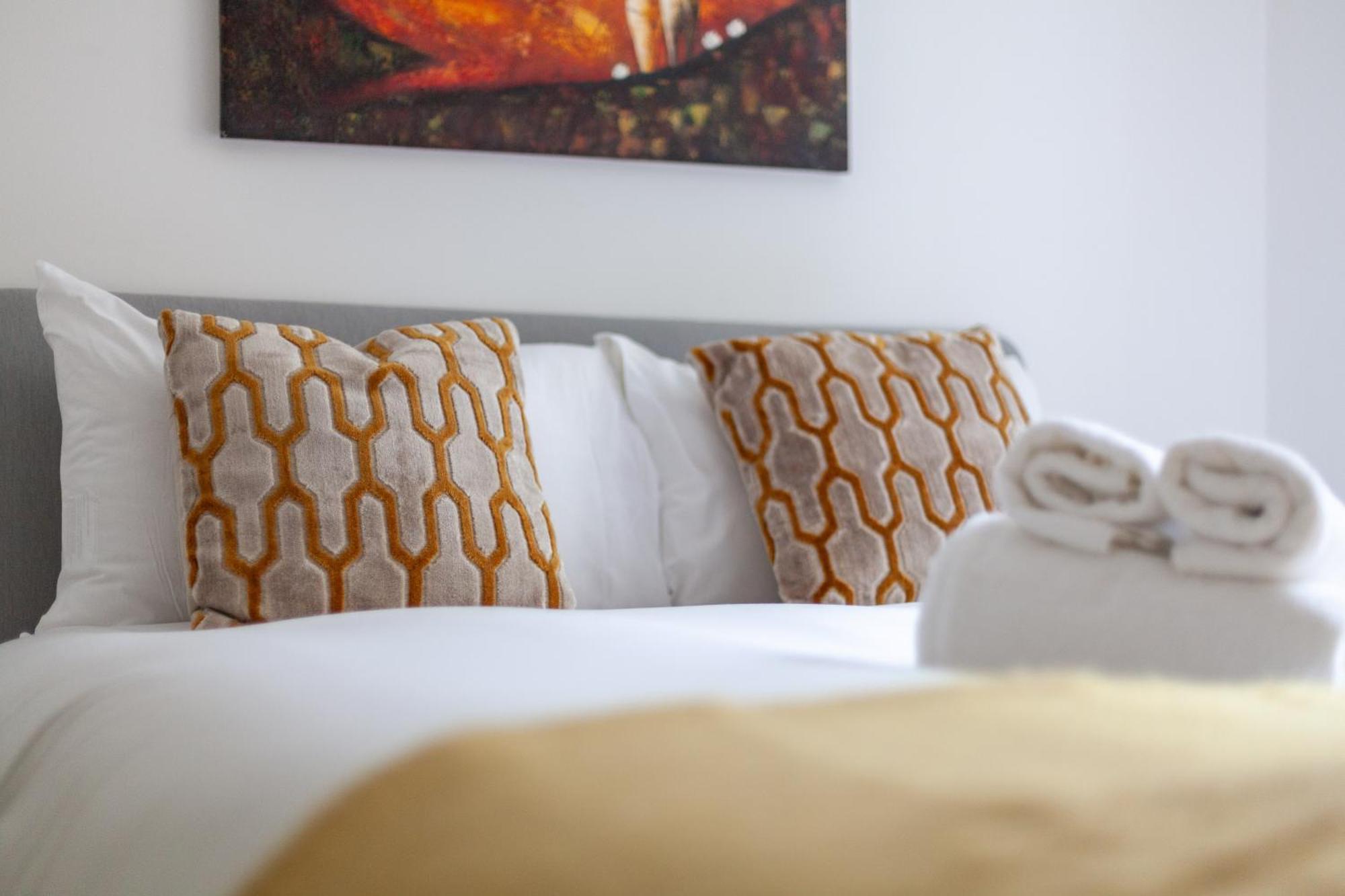 Elegance & Chic Design - 2-Bedroom Haven Λονδίνο Εξωτερικό φωτογραφία